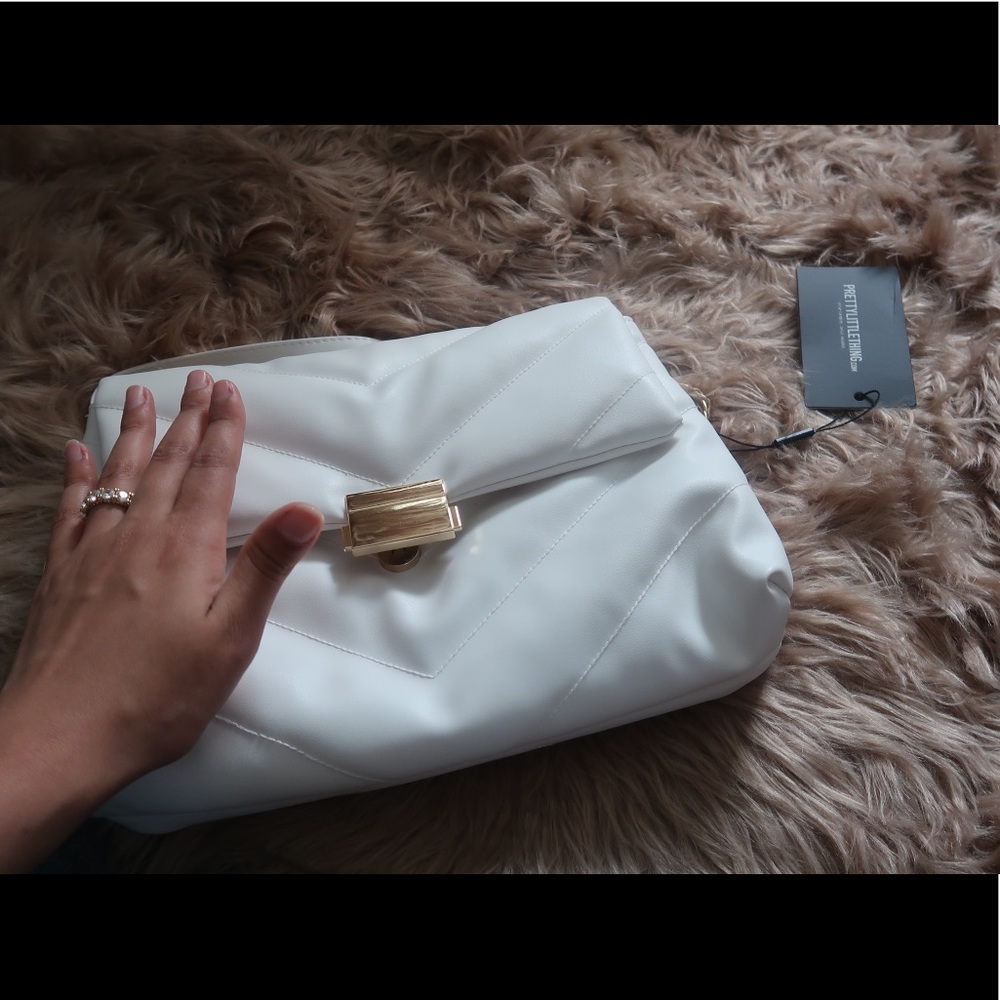 White purse with gold chain - Picture 4 of 5